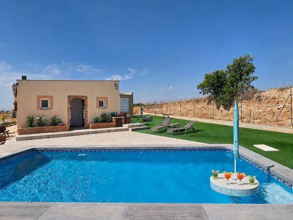 Piscina - Villa with Pool and Terrace in Pinoso