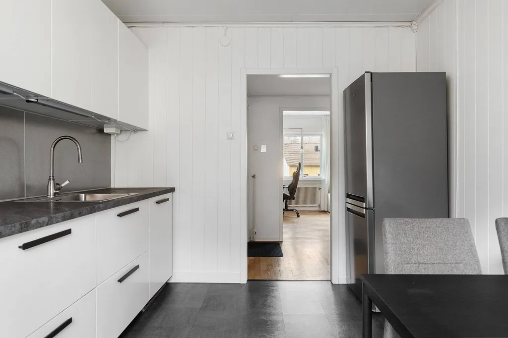 Cuisine - Renovated Two-Bedroom Flat with West View in Surte
