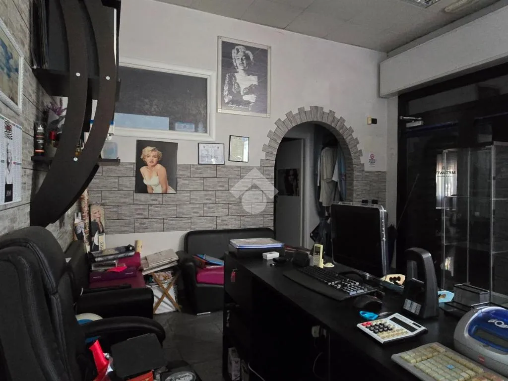 Kabinet - Commercial Unit with High Footfall in Cinisello Balsamo