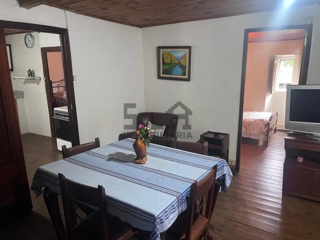 Salle à manger - Rustic Stone Chalet with Garden in Lobeira