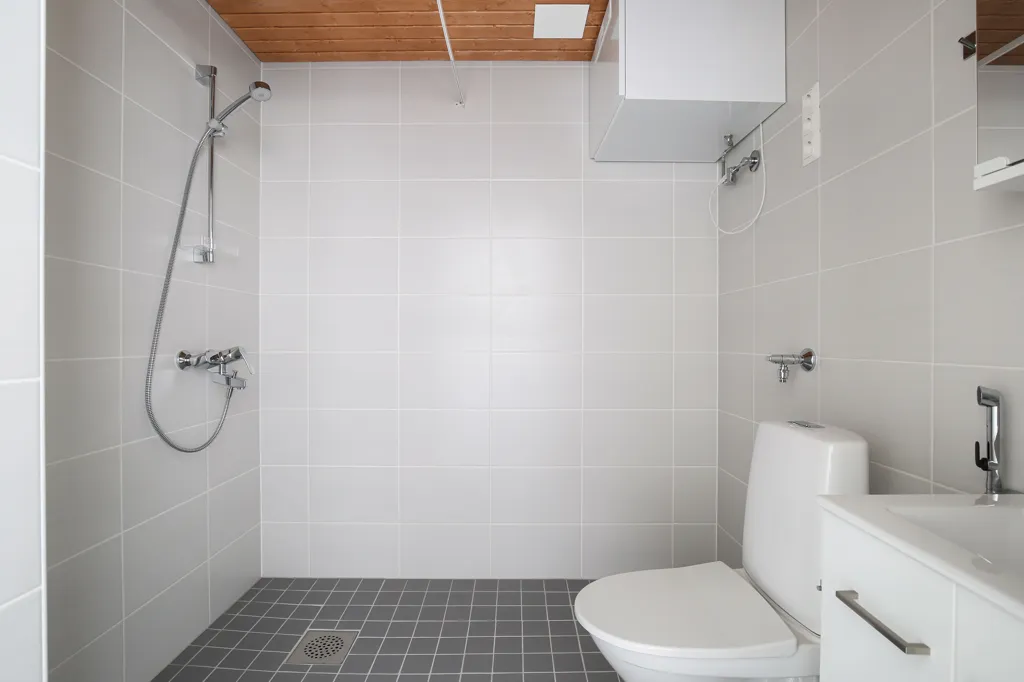 Salles de bain - Modern Flat with Private Garden in Lohja
