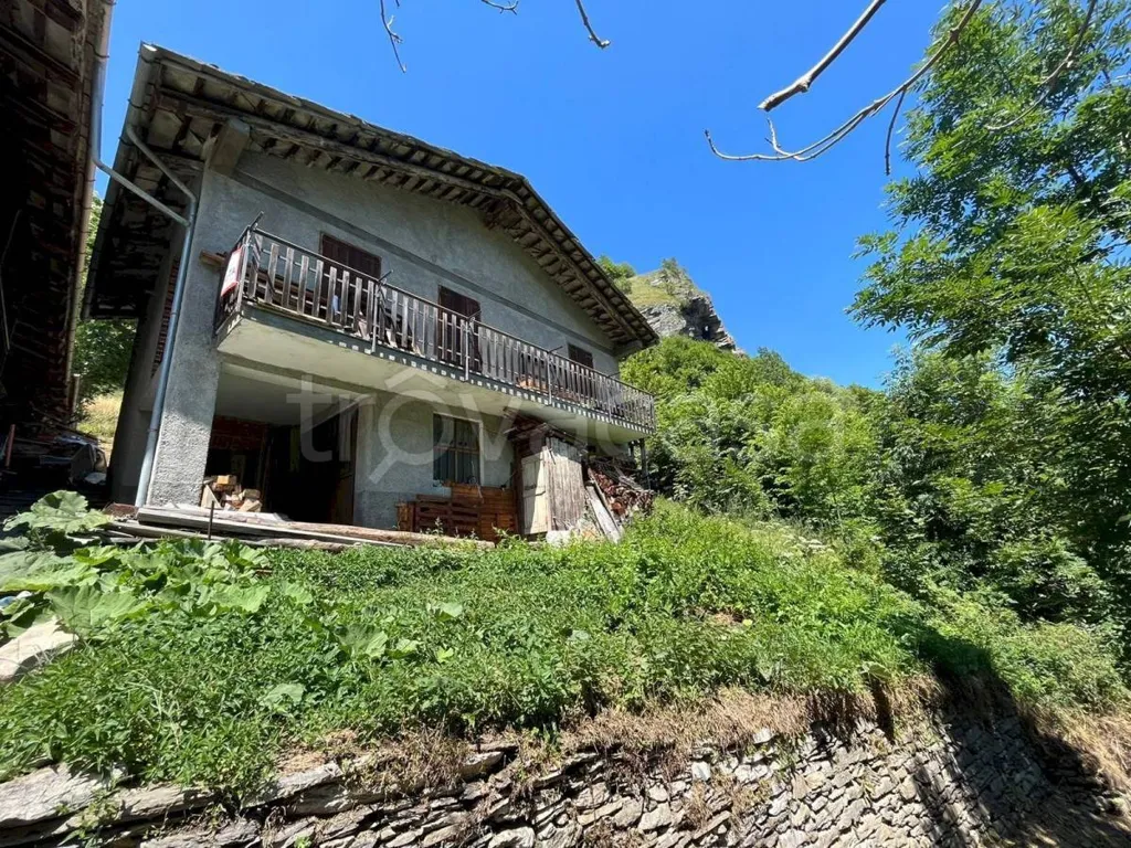 Exterior - Rustic House with Garden in Bellino