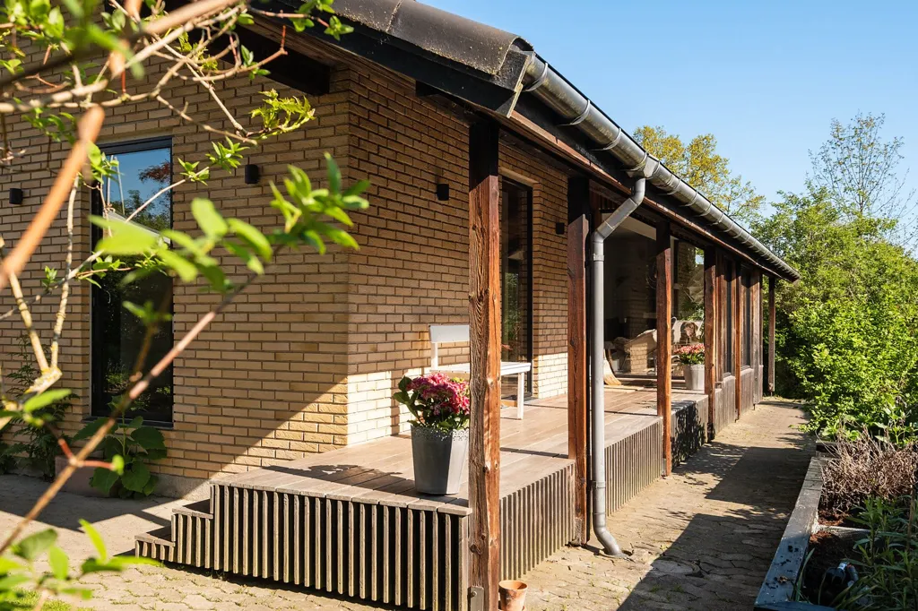 Terrasse - Detached Villa with Garden in Værløse