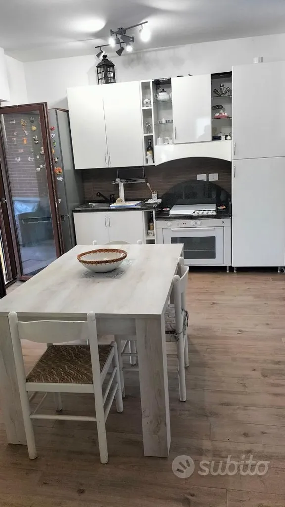 Söögituba - Ground Floor Villa with Garden in Torrevecchia
