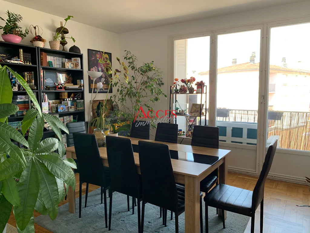 Sala da pranzo - T3 Flat with Balcony in Armand Dutreix