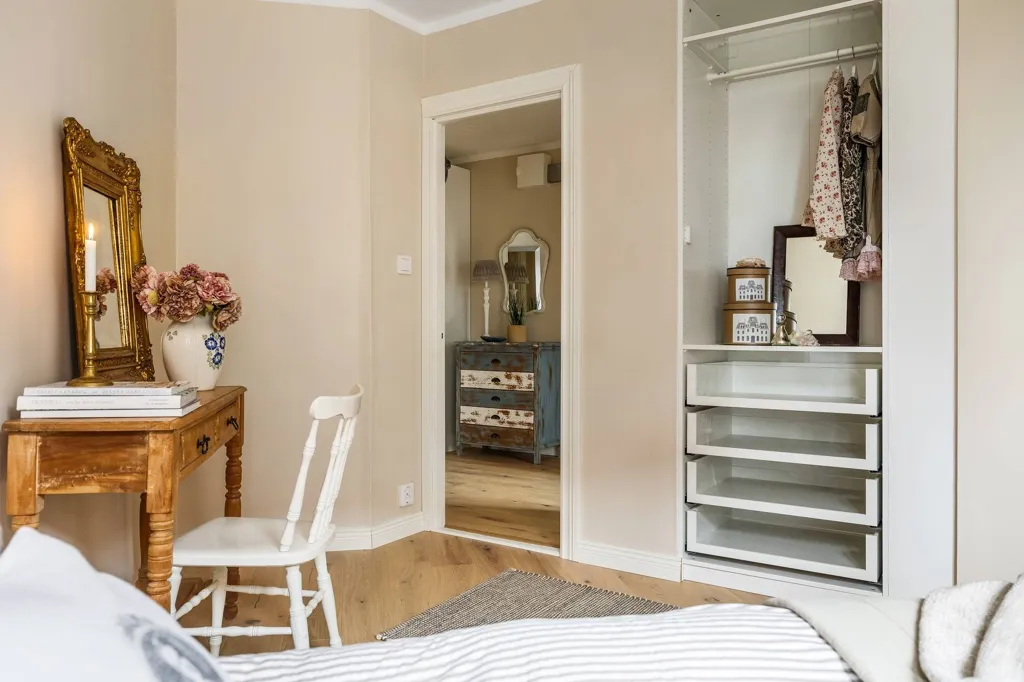 Pièces - Renovated Apartment with Balcony in Ystad
