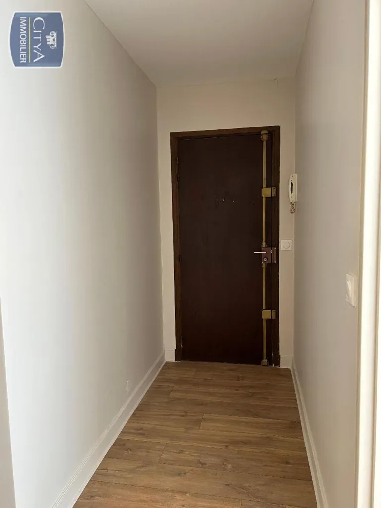 Entrée - Appartement 2 Pièces avec Balcon au 14ème Arrondissement