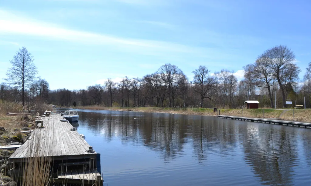 Buildable Plot with Canal View in Älmsta