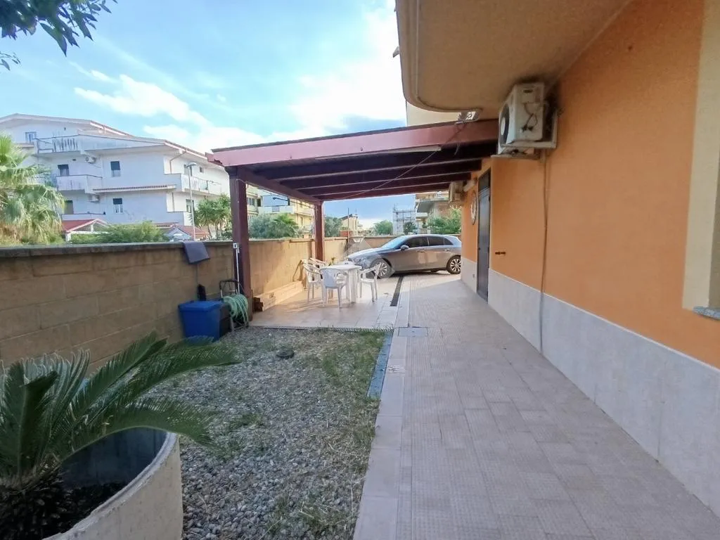Terrasse - Bright Apartment with Balconies in Cropani