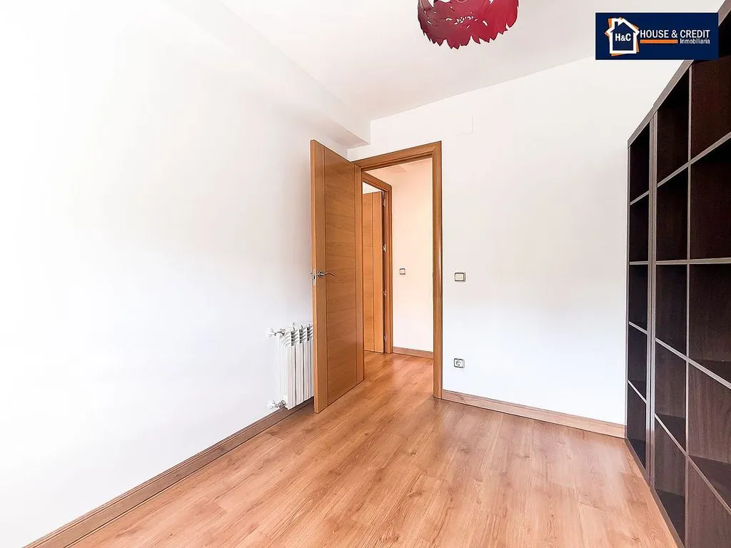 Toad - 2-Bedroom Flat with A/C in Valderas