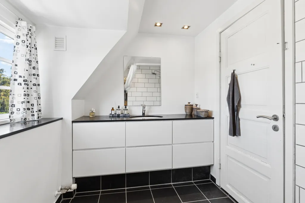 Vannitoad - Classical Villa with Quiet Setting in Hvidovre