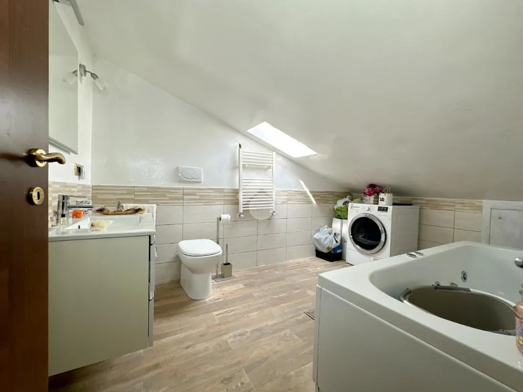 Salles de bain - 4-Room Apartment with Balcony in Monte Compatri