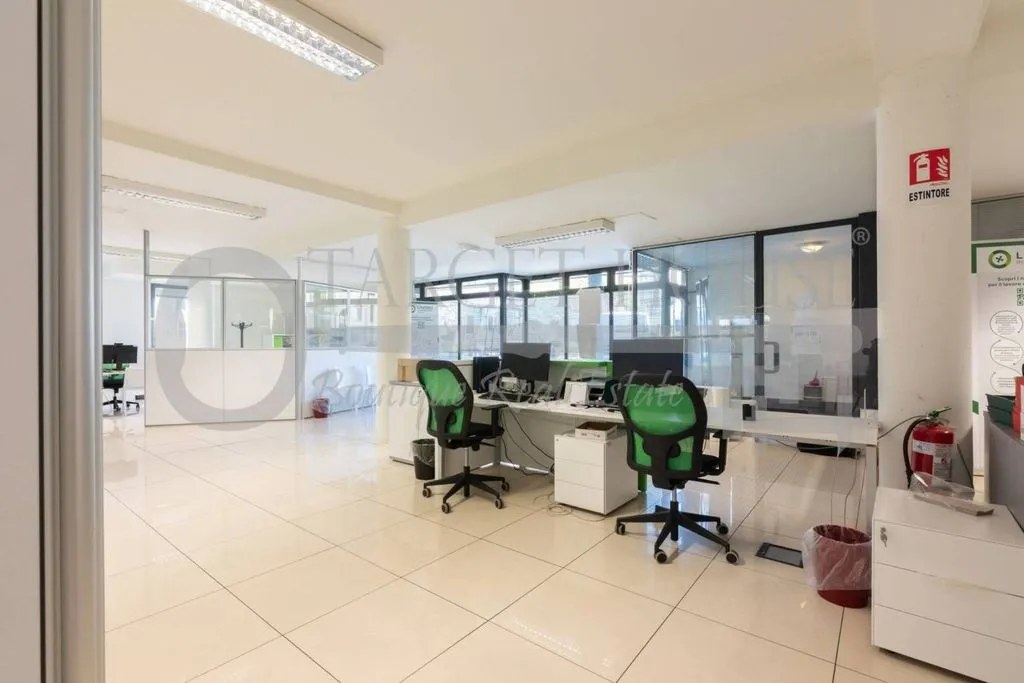 Kabinet - Office with Lake View in Como