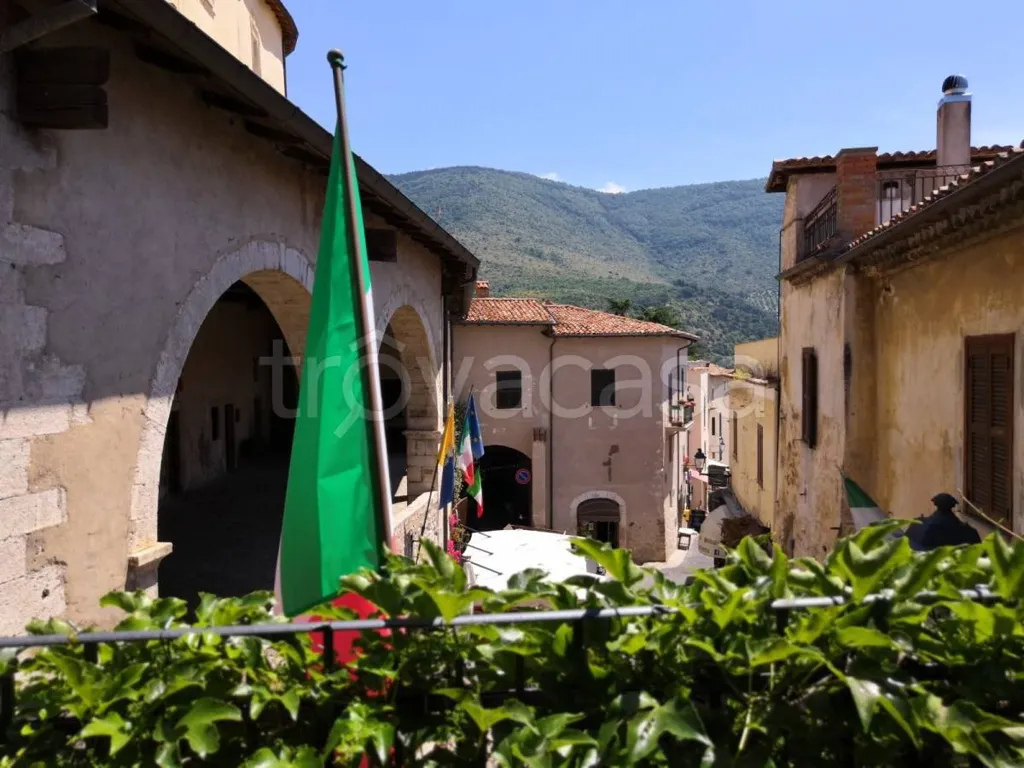 Two-Unit House with Balcony in Sermoneta