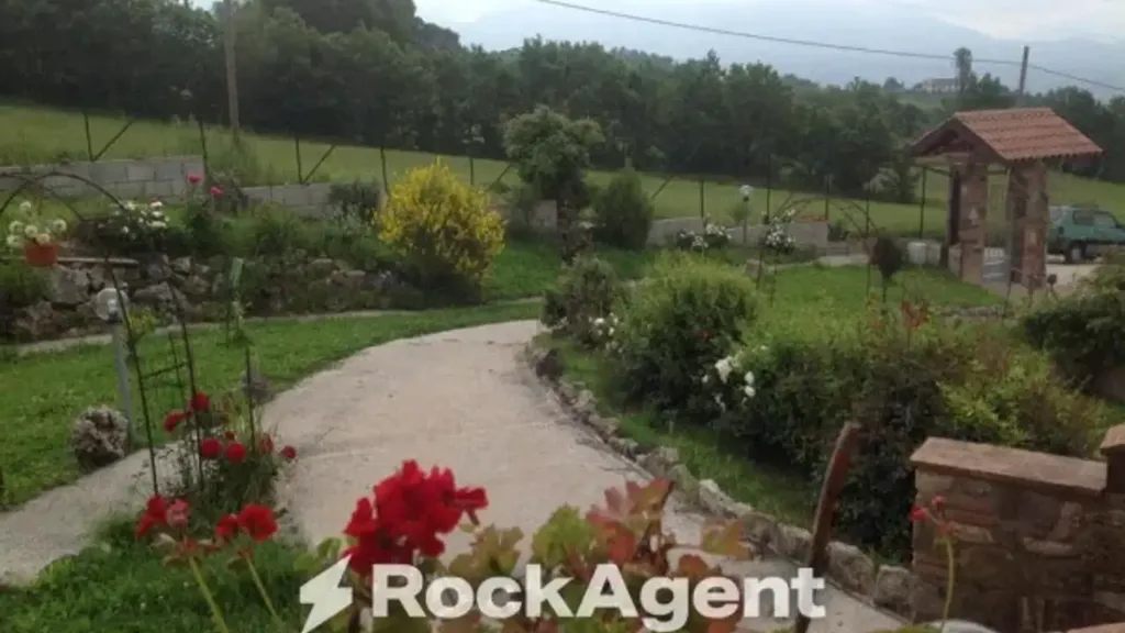 Jardin - Panoramic Villa with Olive Grove in Castel Campagnano