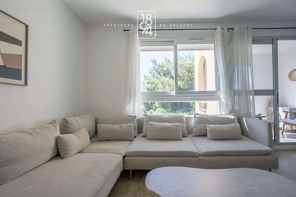 Séjour - Appartement T4 avec Loggias à Marseille 11ème