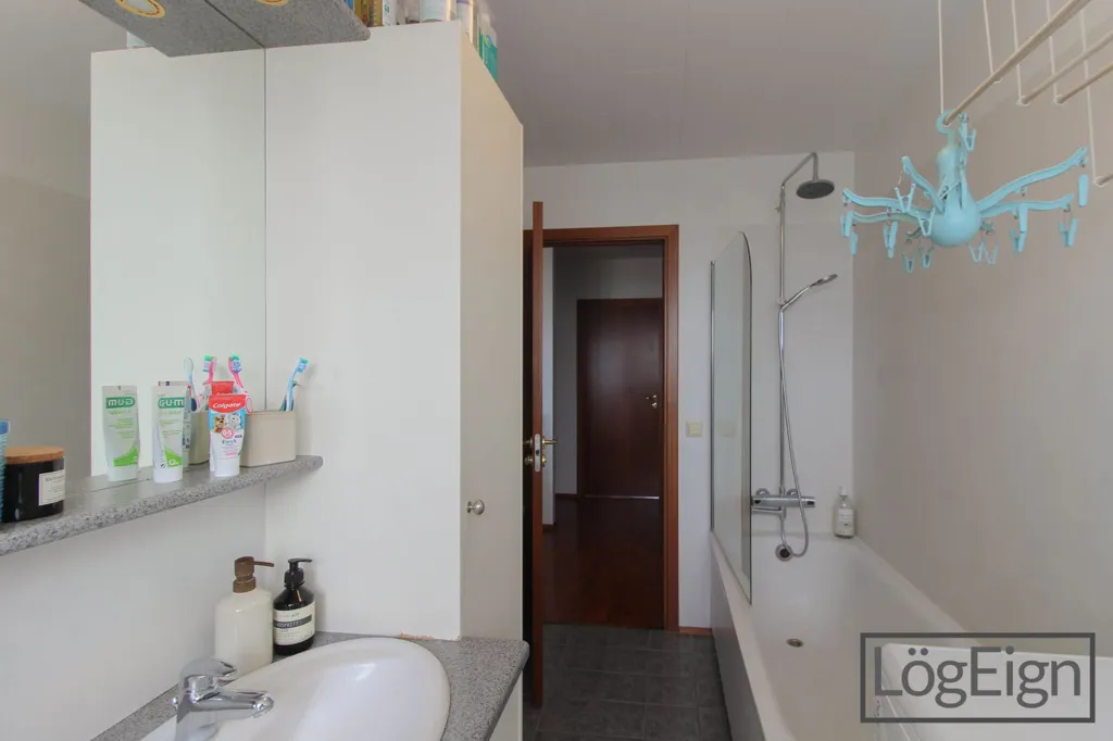 Vannitoad - Two-Bedroom Apartment with Balcony in Húsavík