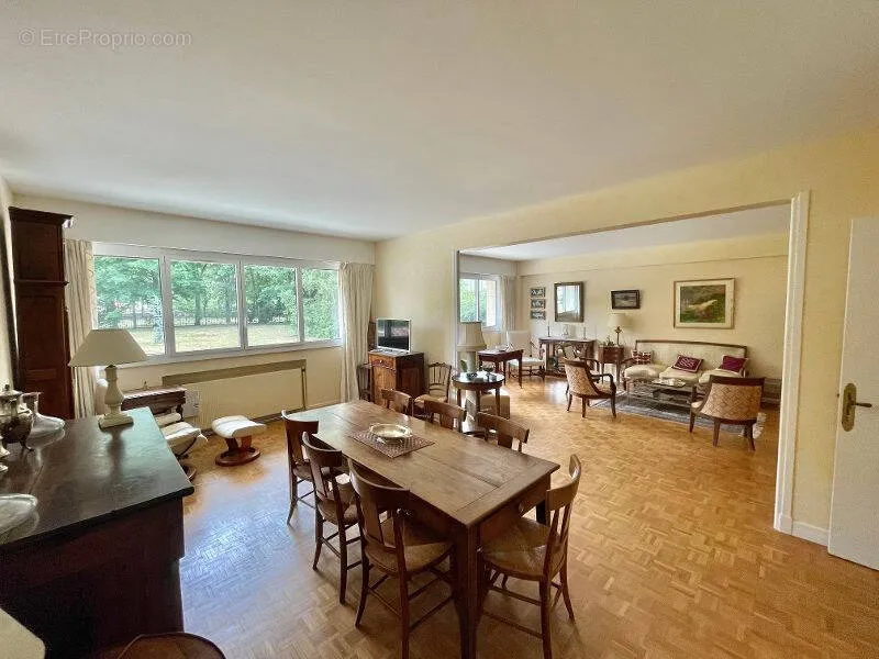 Séjour - Appartement Familial avec Parking à Maisons-Laffitte