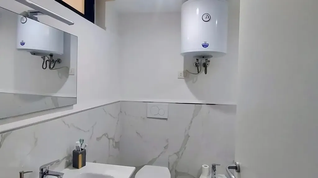 Salles de bain - Modernised 2-Bed Flat with Terrace in Santa Marinella