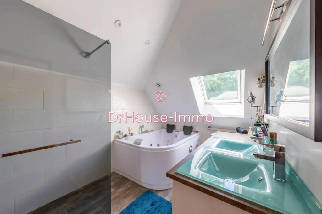 Salles de bain - Maison Familiale avec Piscine à Linas