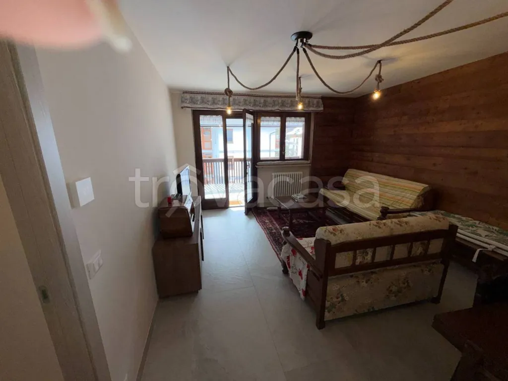 Séjour - Rustic Apartment with South-Facing Terrace in Bardonecchia
