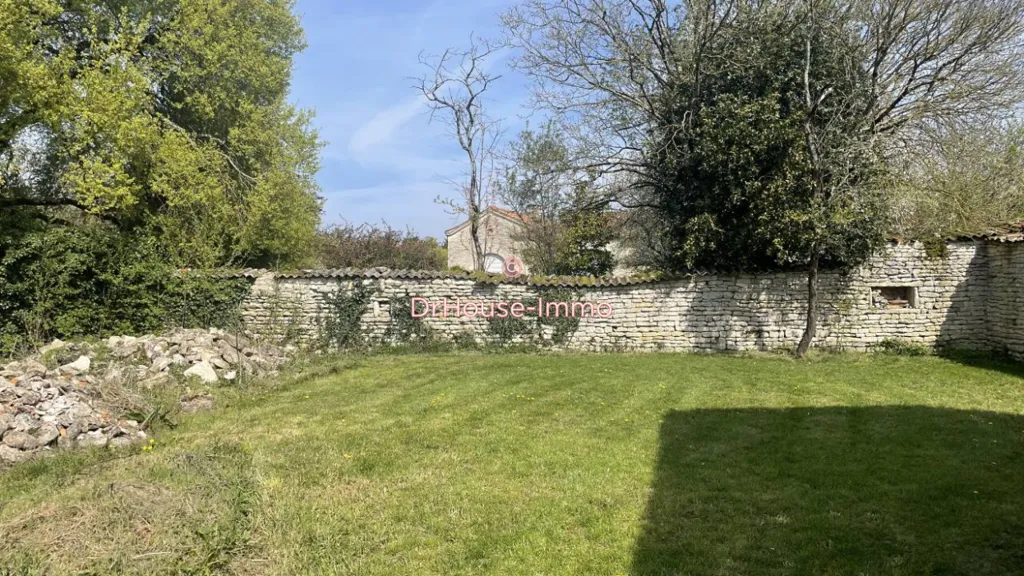 Jardin - Terrain avec Bâtiments à Rénover à Besse