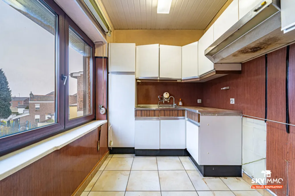 Köök - Spacious House with Garden and Garage in Seraing