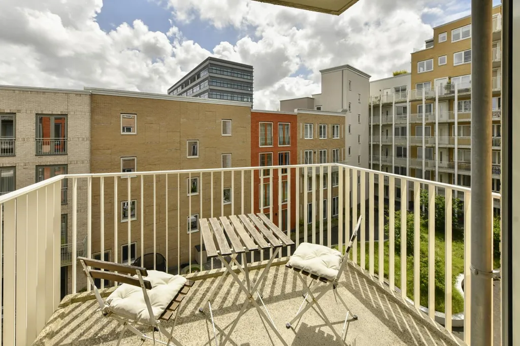 Balcon - Modern Apartment with Balcony in Diemen