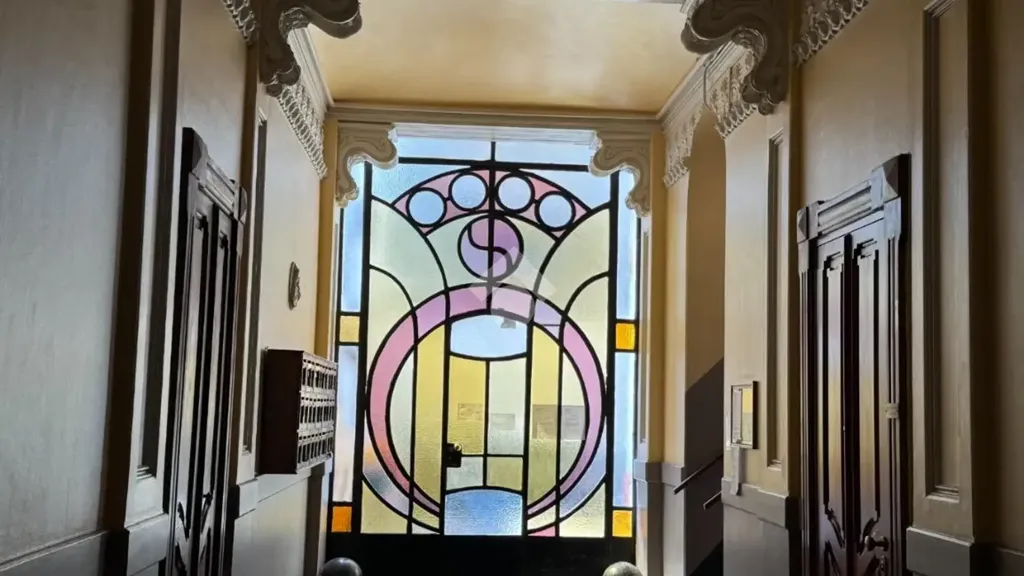 Entrée - Liberty Style Flat with Ascender in Turin