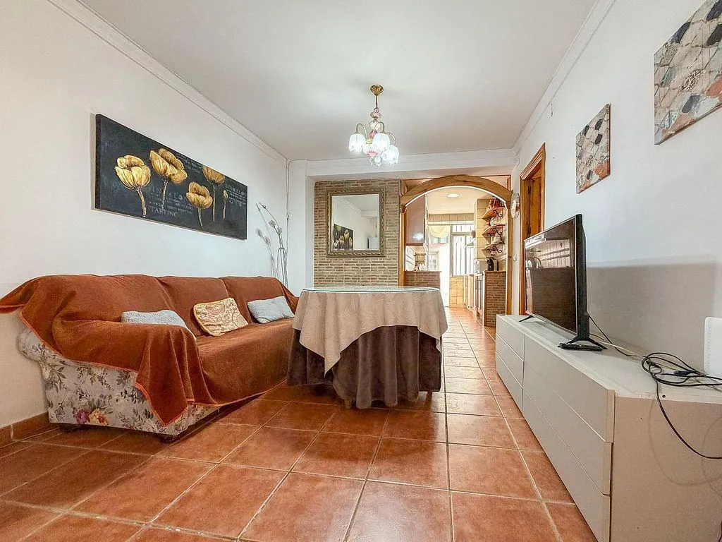 Elutuba - Ground Floor Flat with Patio in Granada Centre