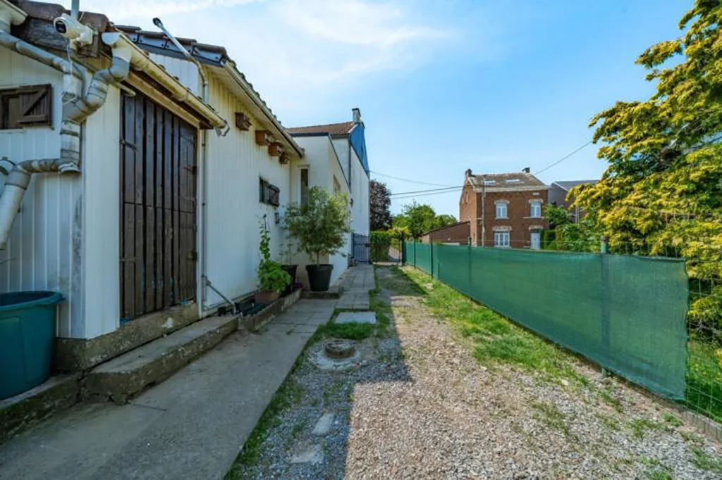 Jardin - Maison 3 Façades avec Jardin à Warnant-Dreye