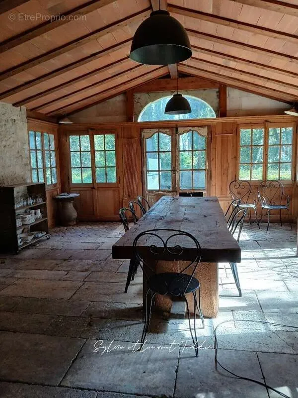 Maison 12 pièces à Montendre
