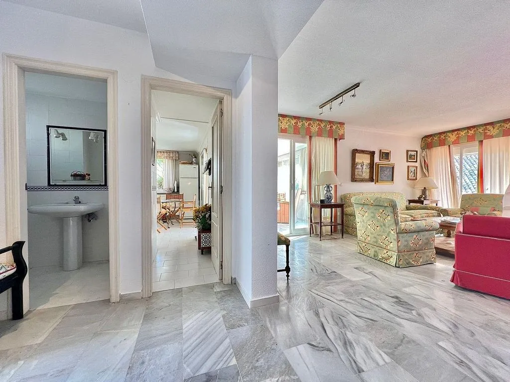 Séjour - Semi-detached House with Pool on National Road