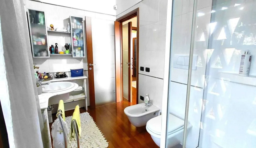 Bagni - Luxury Terraced House with Pool in Parma