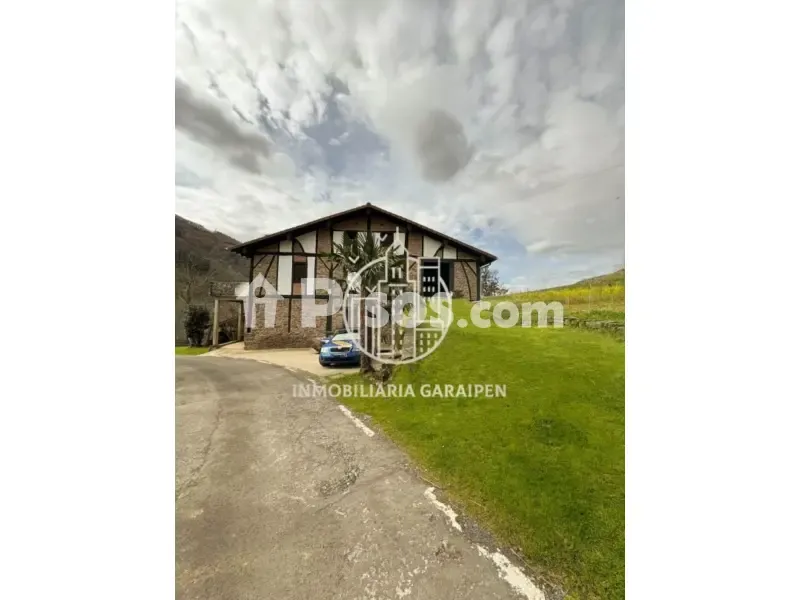 Välivaade - Traditional Basque Casona with Urbanisable Land in Eldua