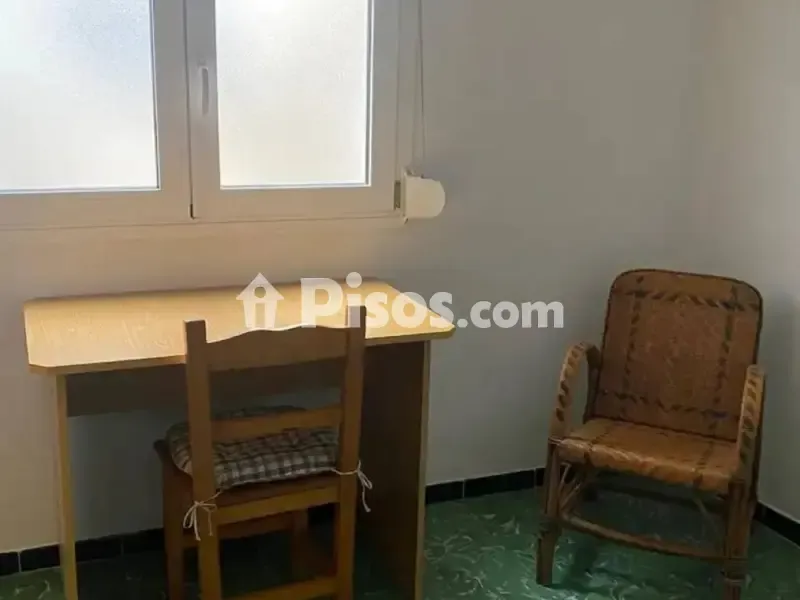 Bureau - Student Flat with Balcony in Eixample-Centre