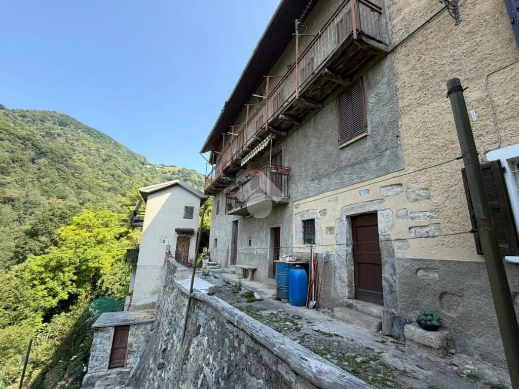 Exterior - Historic Semidetached House with Balconies in Urida