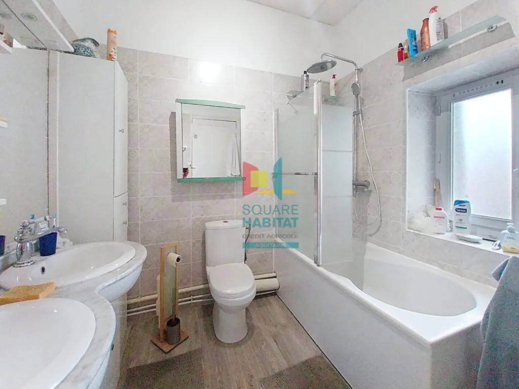 Salles de bain - Maison en Pierre avec Jardin au Centre de Podensac
