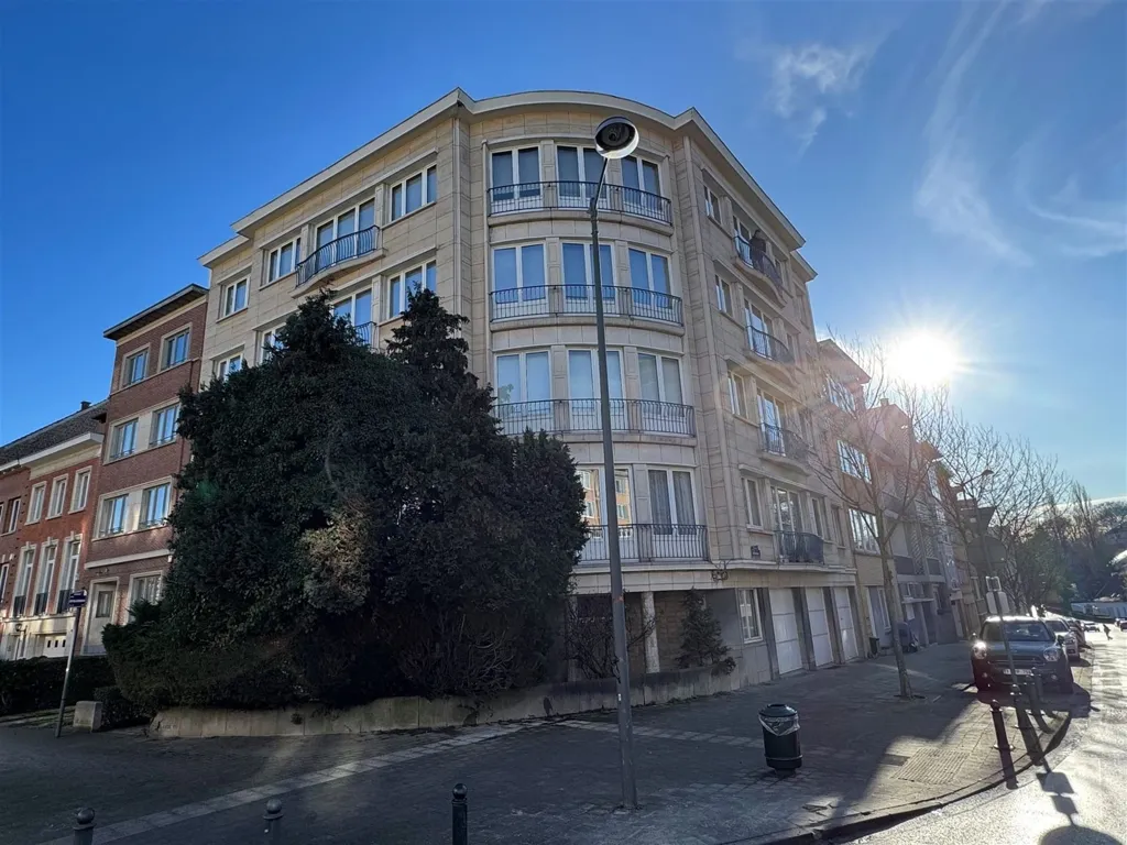 Extérieur - Appartement de Standing avec Balcon au Quartier ULB