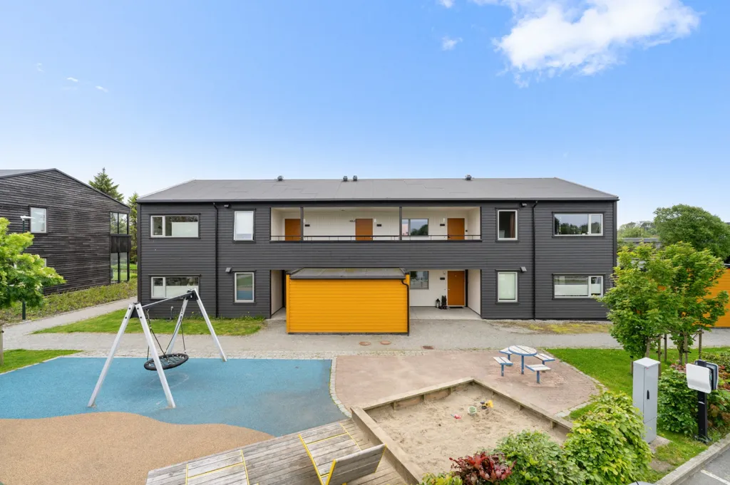 Extérieur - Modern 2-Bedroom Flat with Balcony in Sola