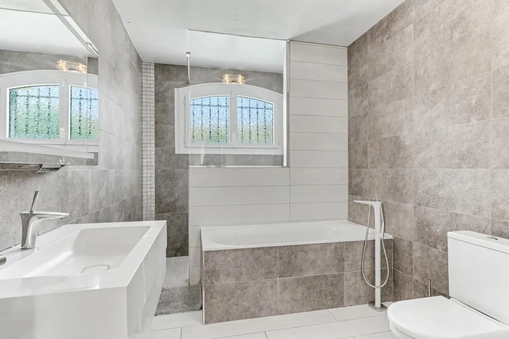 Baños - Charming Atypical House with Pool in Ramonville
