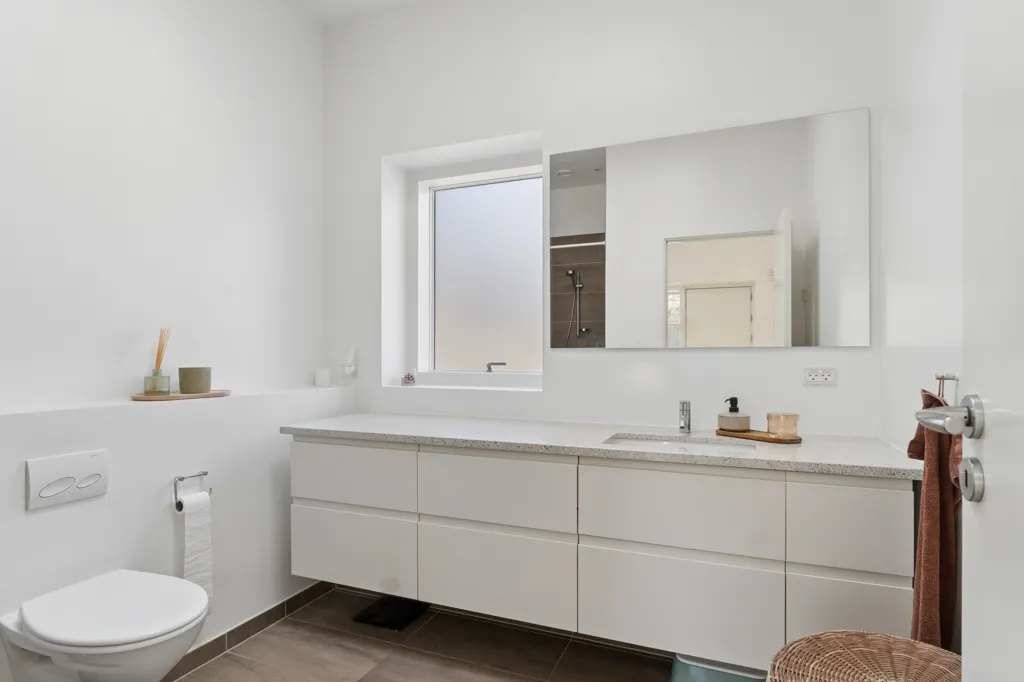 Salles de bain - Contemporary Villa with Garden in Gentofte