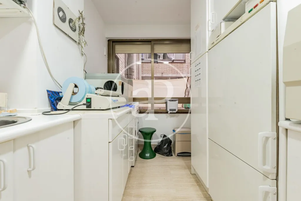 Kitchen - 3-Bedroom Apartment near Retiro Park, Madrid
