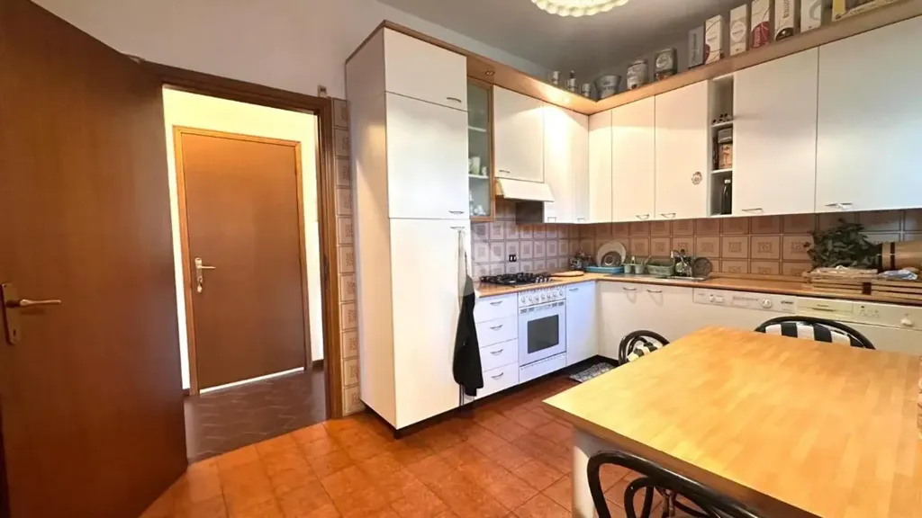 Cuisine - First-Floor Apartment with Private Porch in Mozzo
