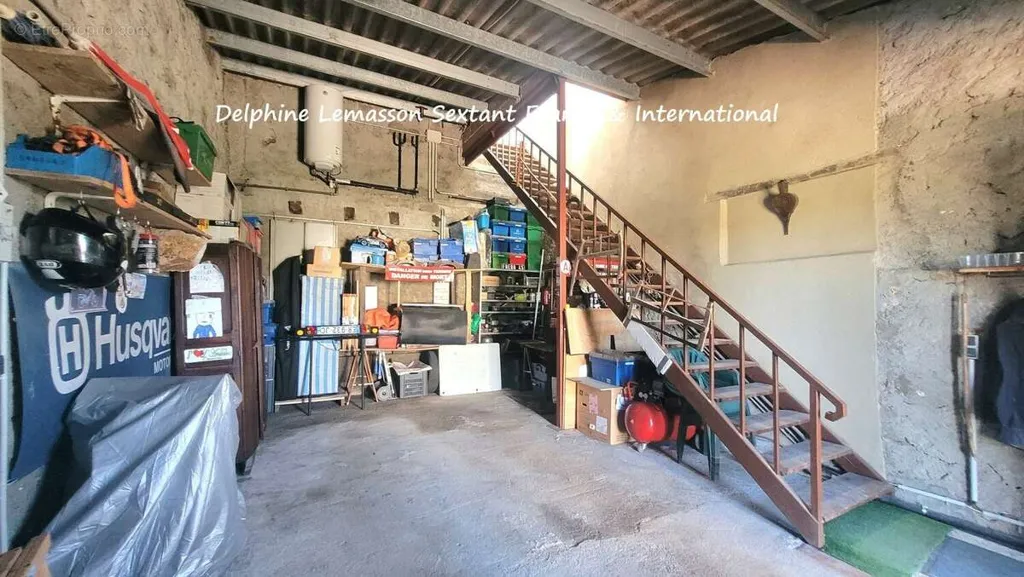 Garage - Rental Building with Constructible Land in Monbazillac