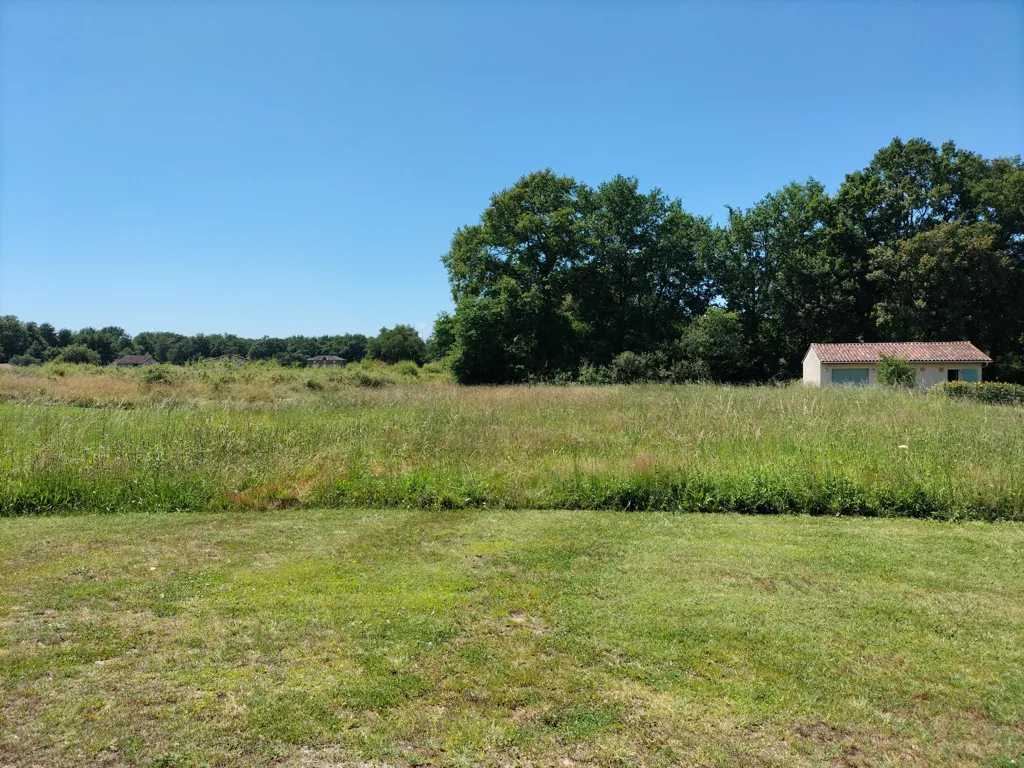 Aed - Constructible Plot with Woodland Setting near Mont de Marsan