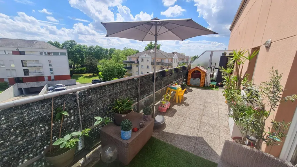 Terrace - Duplex Apartment with Terrace in Quiet Residence