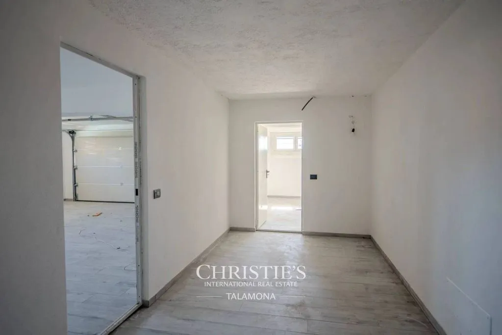 Esik - Luxury Villa with Pool in Casbeno, Varese