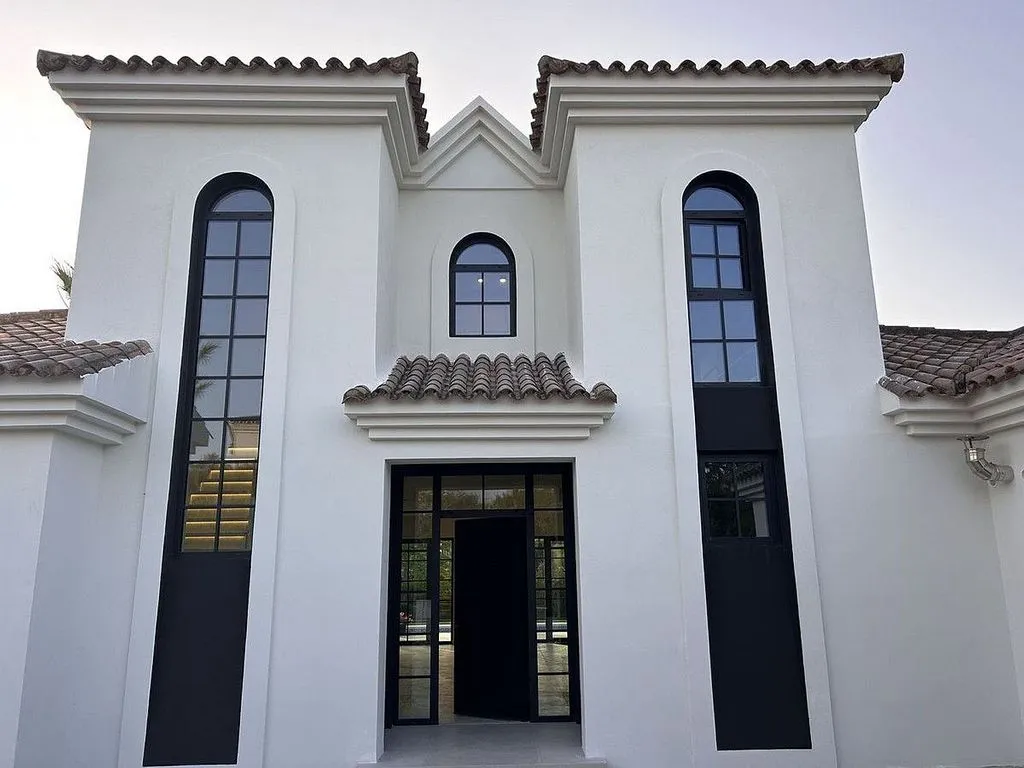 Exterior - Chalet with Pool and Terrace in Sotogrande