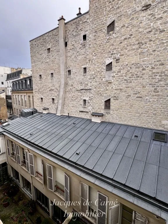 Rõdu - 2-Room Apartment with Dual Aspect in 7th Arrondissement